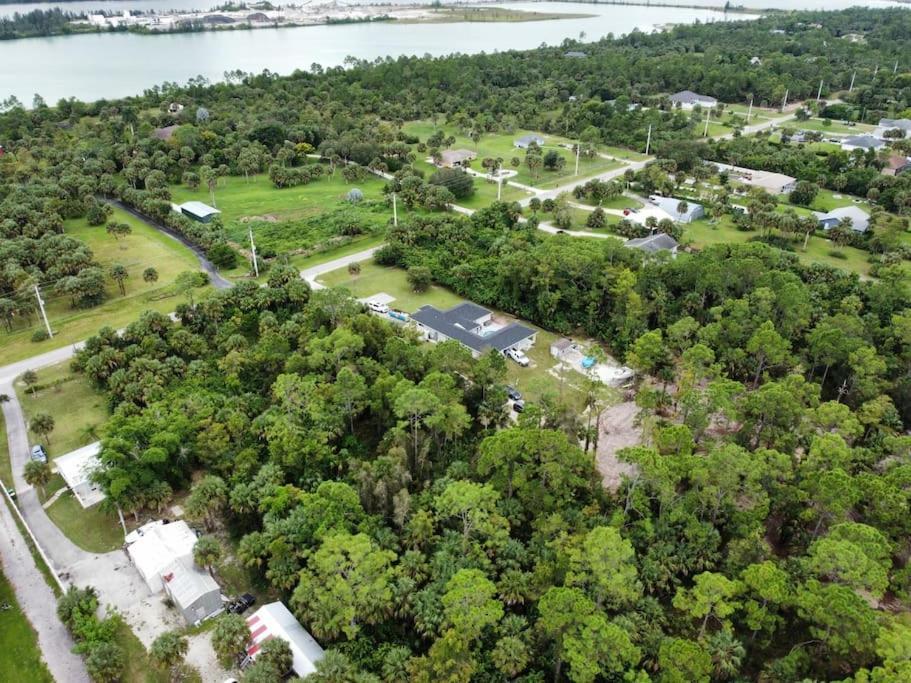 Вилла Tranquil Oasis Retreat In Golden Gate Estates Нейплс Экстерьер фото